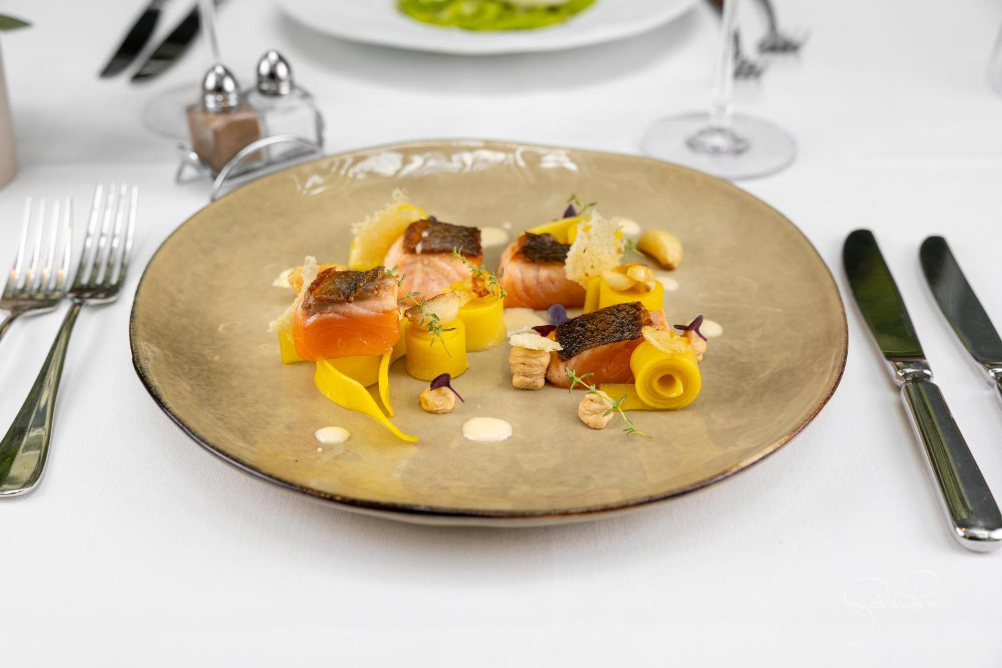 The Wellem, In The Unbound Collection By Hyatt Hotel Дюселдорф Екстериор снимка A plate of food