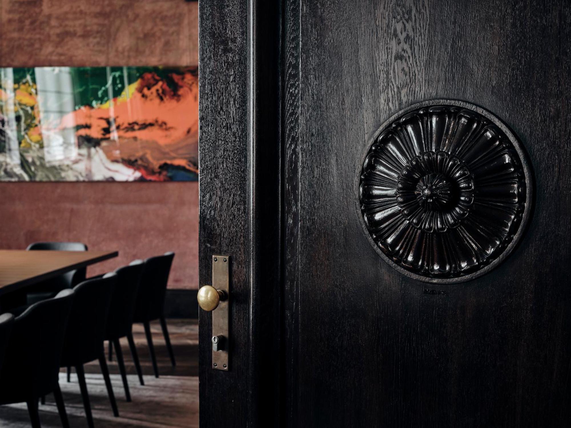 The Wellem, In The Unbound Collection By Hyatt Hotel Дюселдорф Екстериор снимка The door of the restaurant