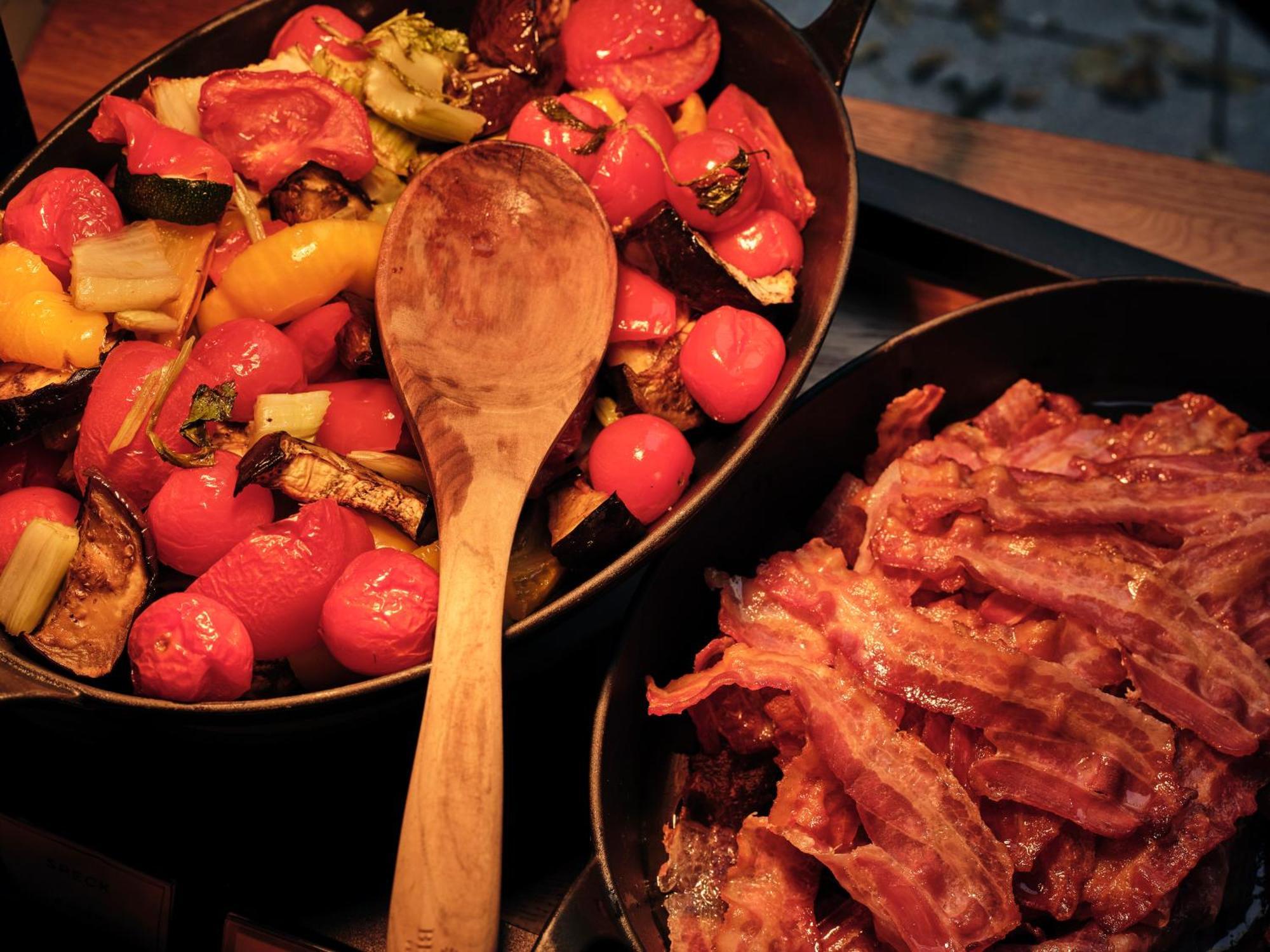 The Wellem, In The Unbound Collection By Hyatt Hotel Дюселдорф Екстериор снимка Preparation of ratatouille